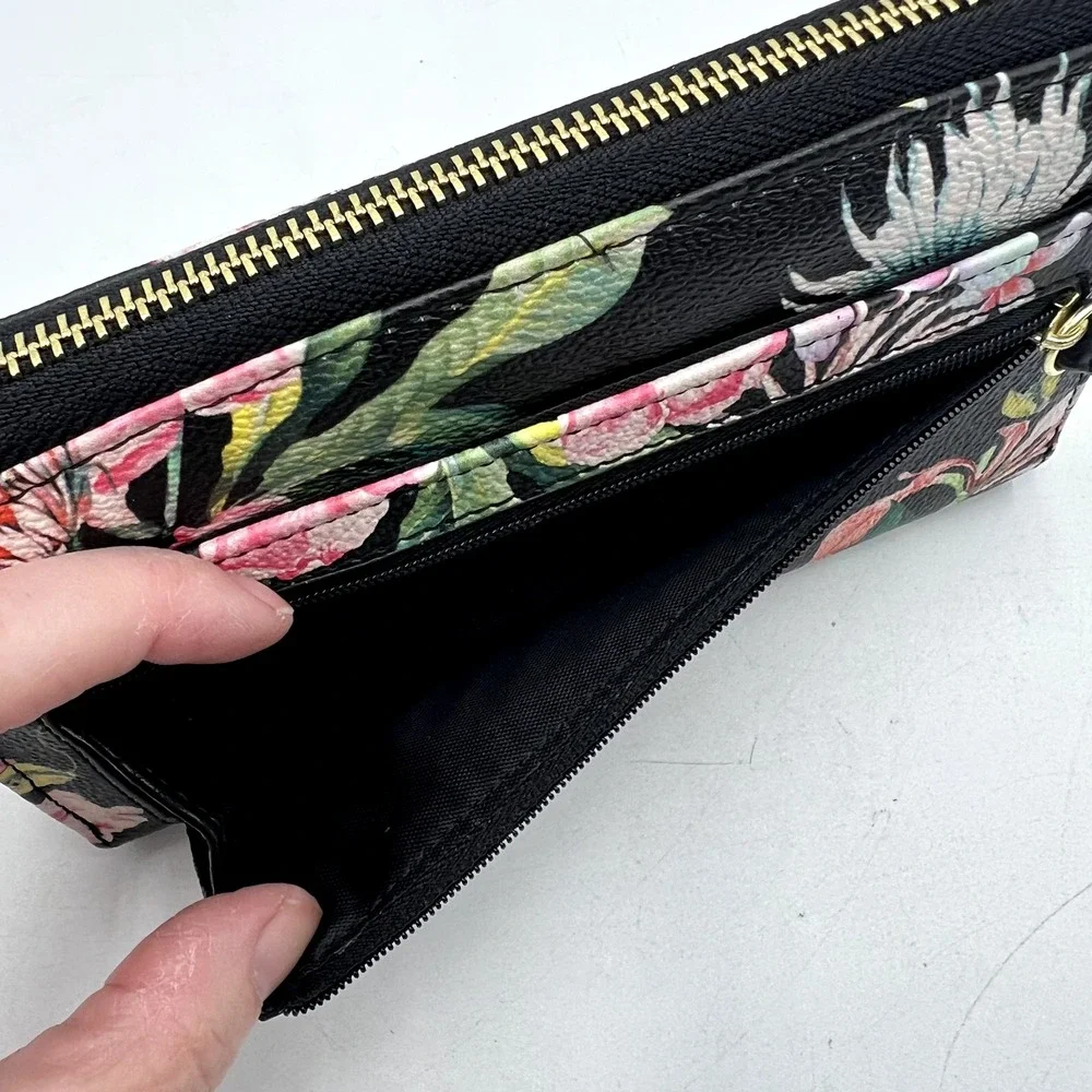Liz Claiborne Black Floral Wallet‎